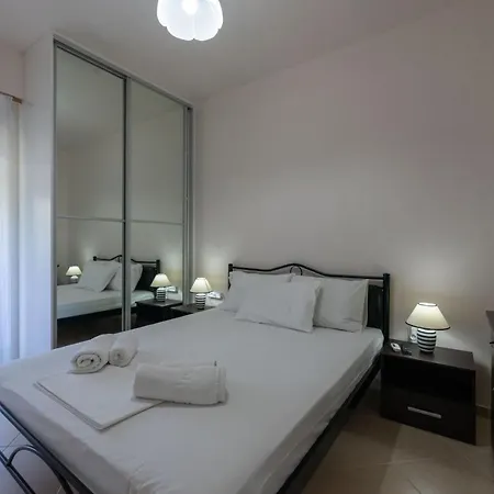 Grand With Private Pools Appartamento Kalamata