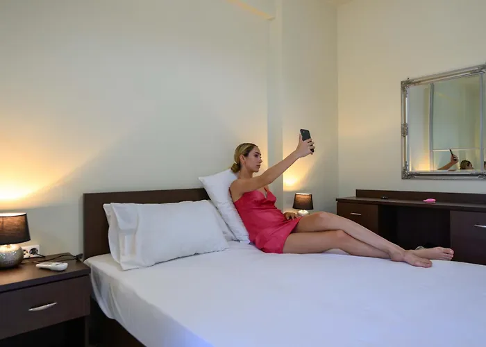 Grand With Private Pools Apartamento Calamata