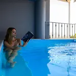 Grand With Private Pools קלמאטה