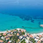 Grand With Private Pools דירה *