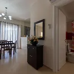 דירה Grand With Private Pools קלמאטה
