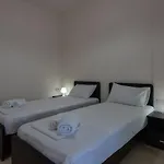 דירה Grand With Private Pools קלמאטה