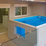 Grand With Private Pools קלמאטה