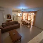 דירה Grand With Private Pools
