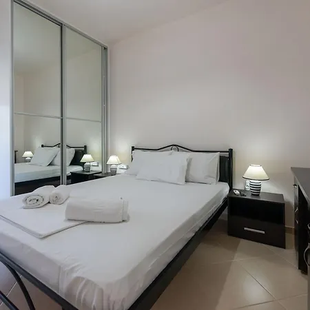 Grand Suites With Private Pools Kalamata