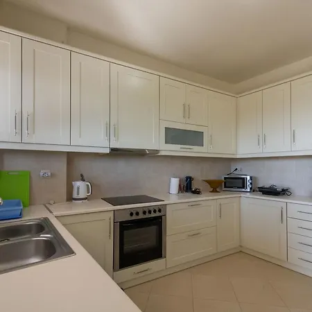 Διαμέρισμα Grand With Private Pools