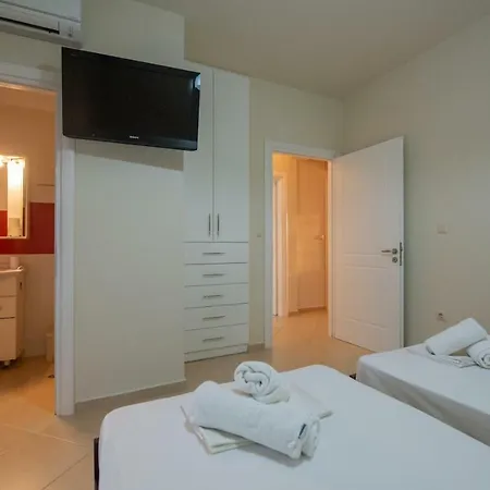 Grand Suites With Private Pools Kalamata