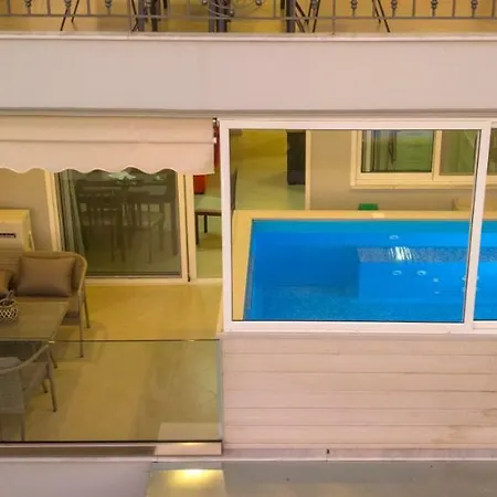 Grand With Private Pools Apartament