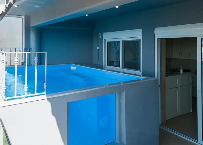 Grand With Private Pools Apartmán