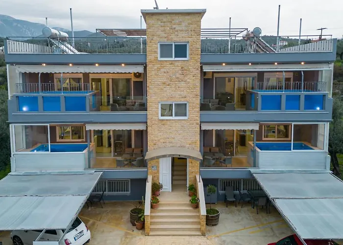 Grand With Private Pools *