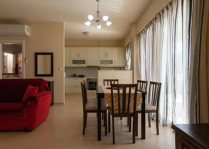 Grand With Private Pools Apartmán Kalamata