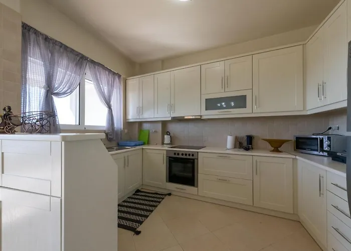 Grand With Private Pools Apartmán