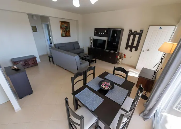 Grand With Private Pools Apartmán Kalamata