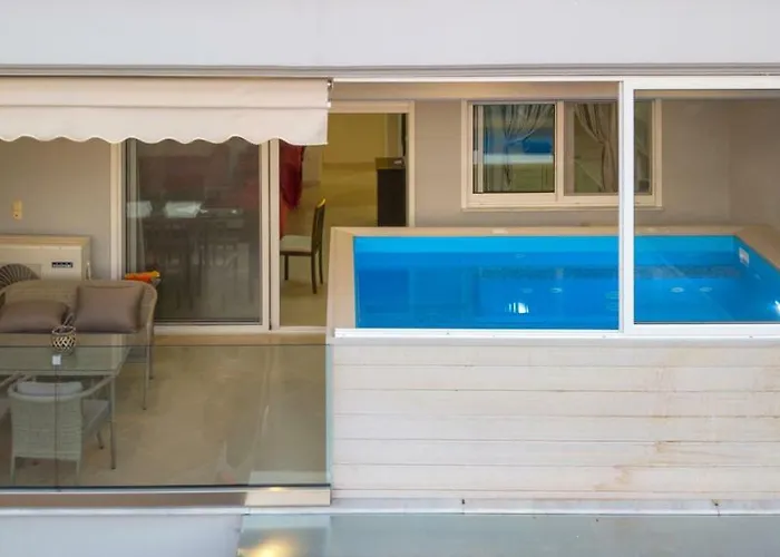 Grand With Private Pools *