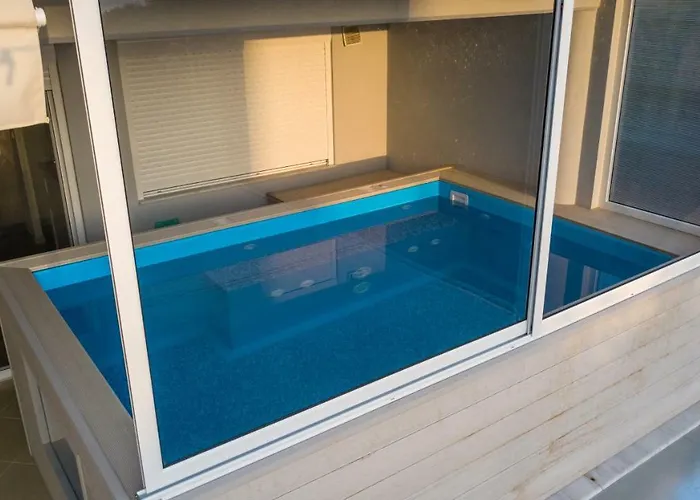 Grand With Private Pools Apartmán *